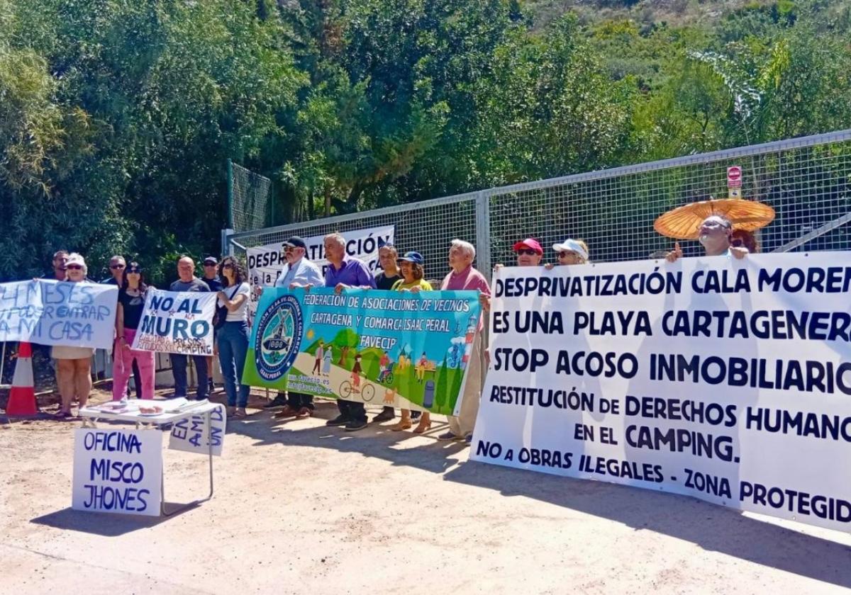 🌊 ¡PROTESTA POR EL ACCESO LIBRE A CALA MORENA Y CONTRA LAS OBRAS DEL CAMPING DE EL PORTÚS! 🚫🏕️✊