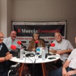🎙️ La voz de los vecinos llega a las ondas 📻🌴